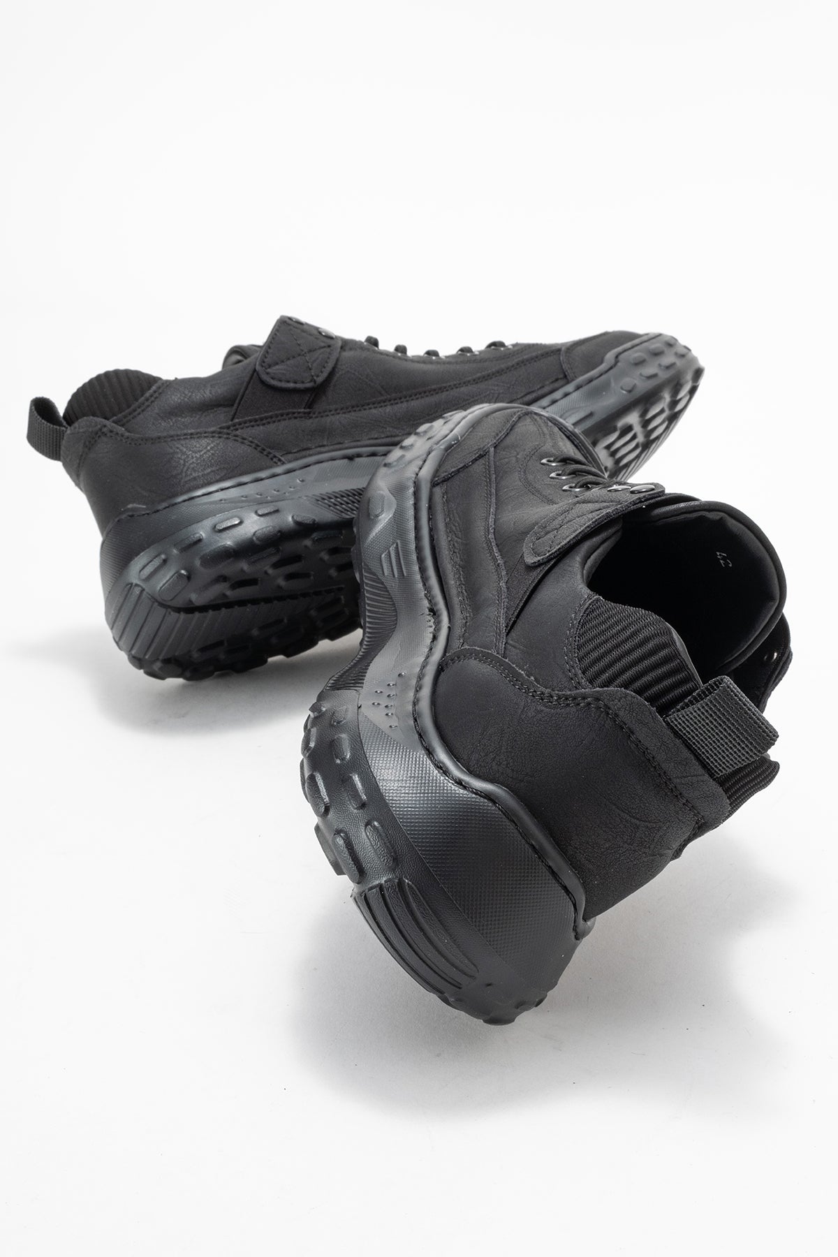 Erkek Siyah Bağcıklı Tırtıklı Kauçuk Tabanlı Sneaker Eliseo