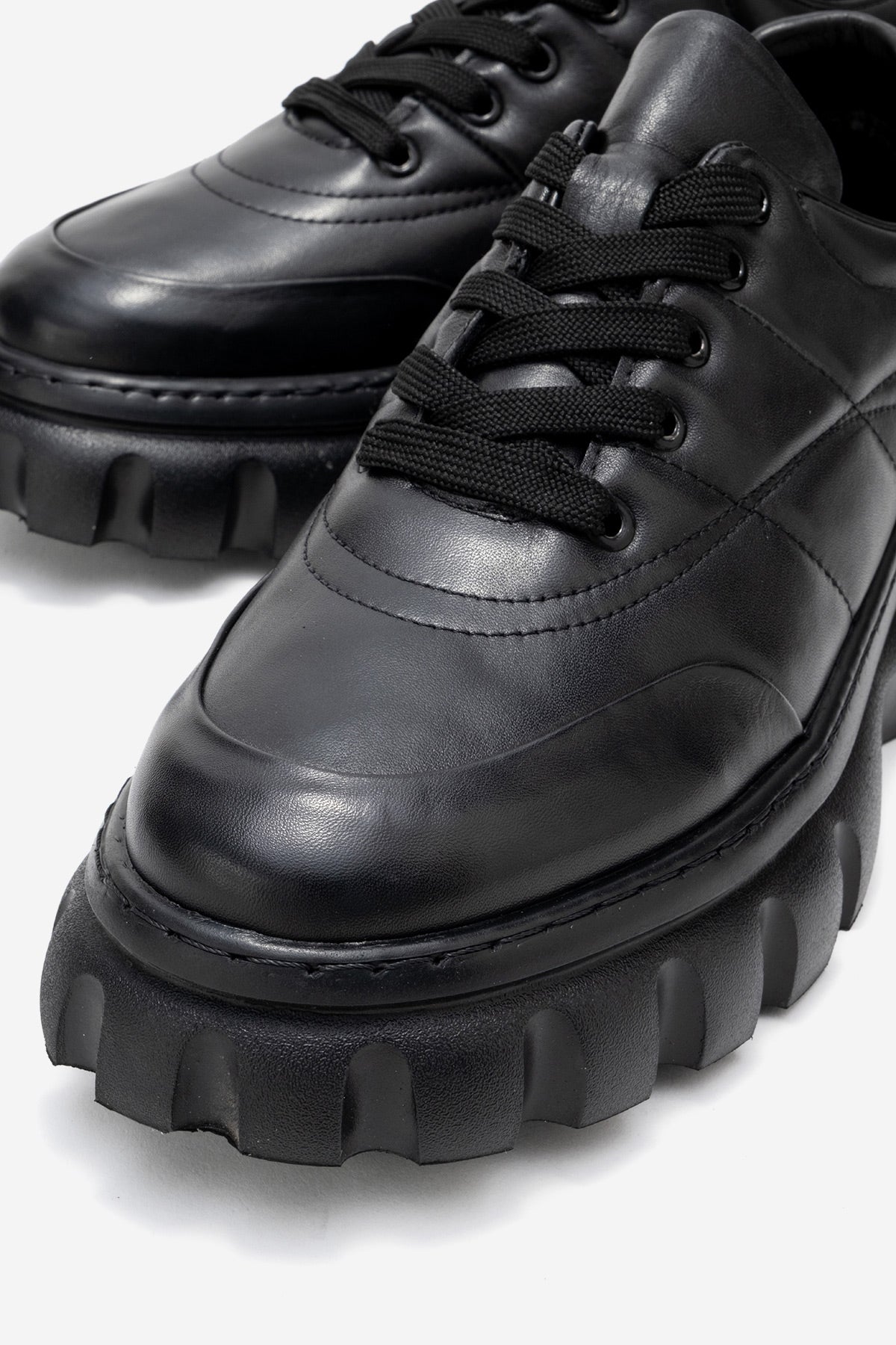 Erkek Hakiki Deri Siyah Bağcıklı Tırtıklı Kalın Taban Sneaker Alonso