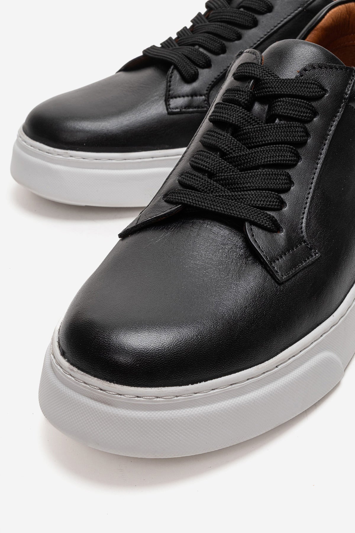 Erkek Hakiki Deri Siyah Beyaz Bağcıklı Kalın Tabanlı Sneaker Ayakkabı Italo