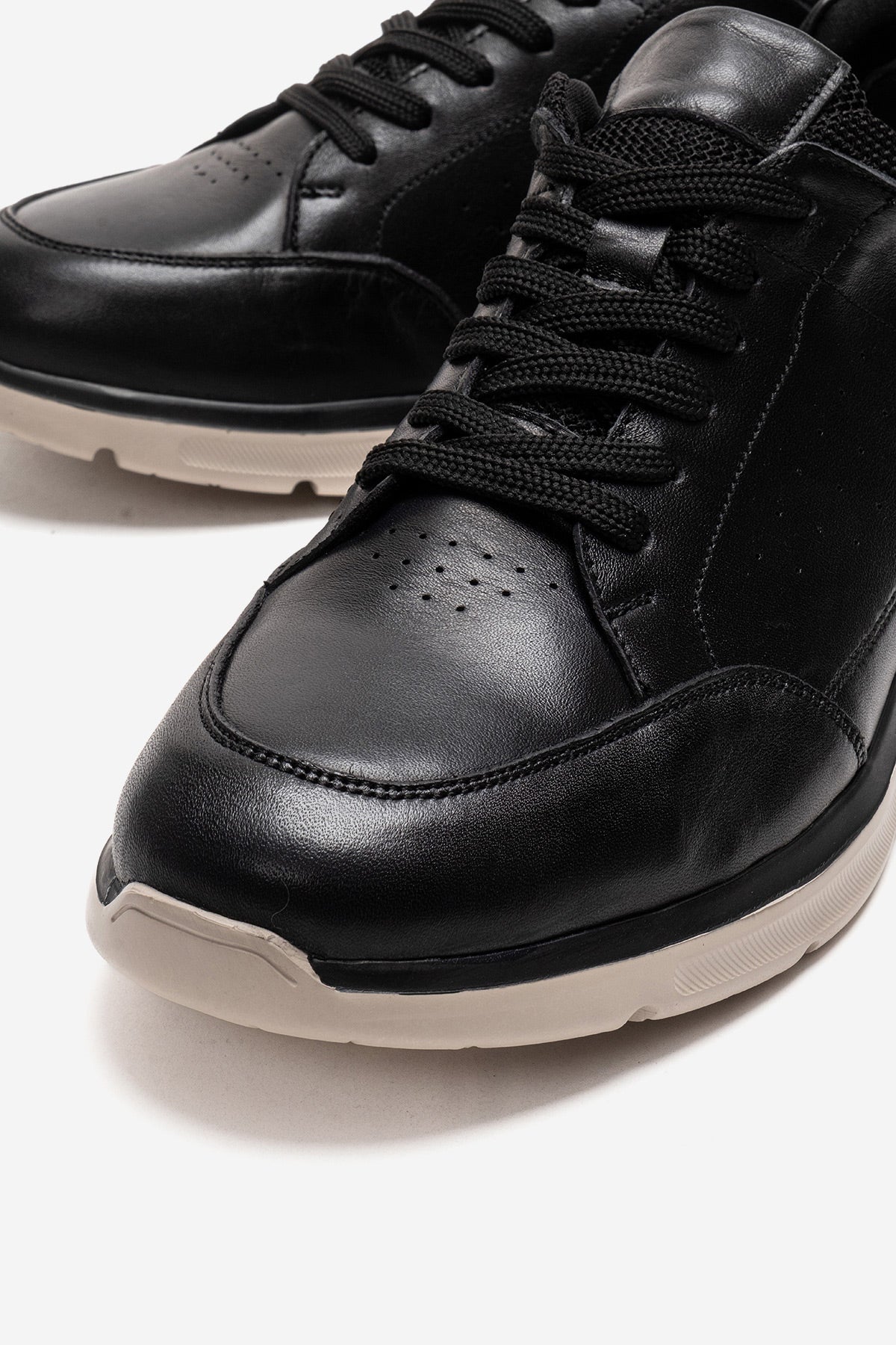 Erkek Hakiki Deri Siyah Lazer Kesim Hafif Tabanlı Sneaker Rodrigo