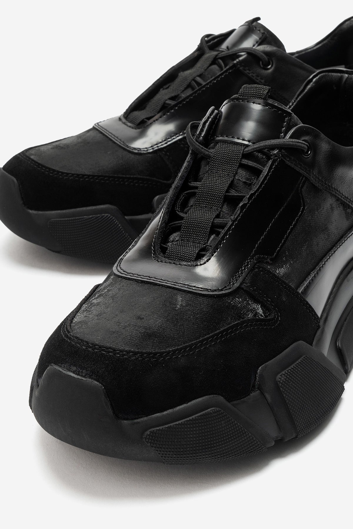 Erkek Hakiki Deri Siyah Bağcıklı Kalın Tabanlı Hafif Sneaker Ubaldo