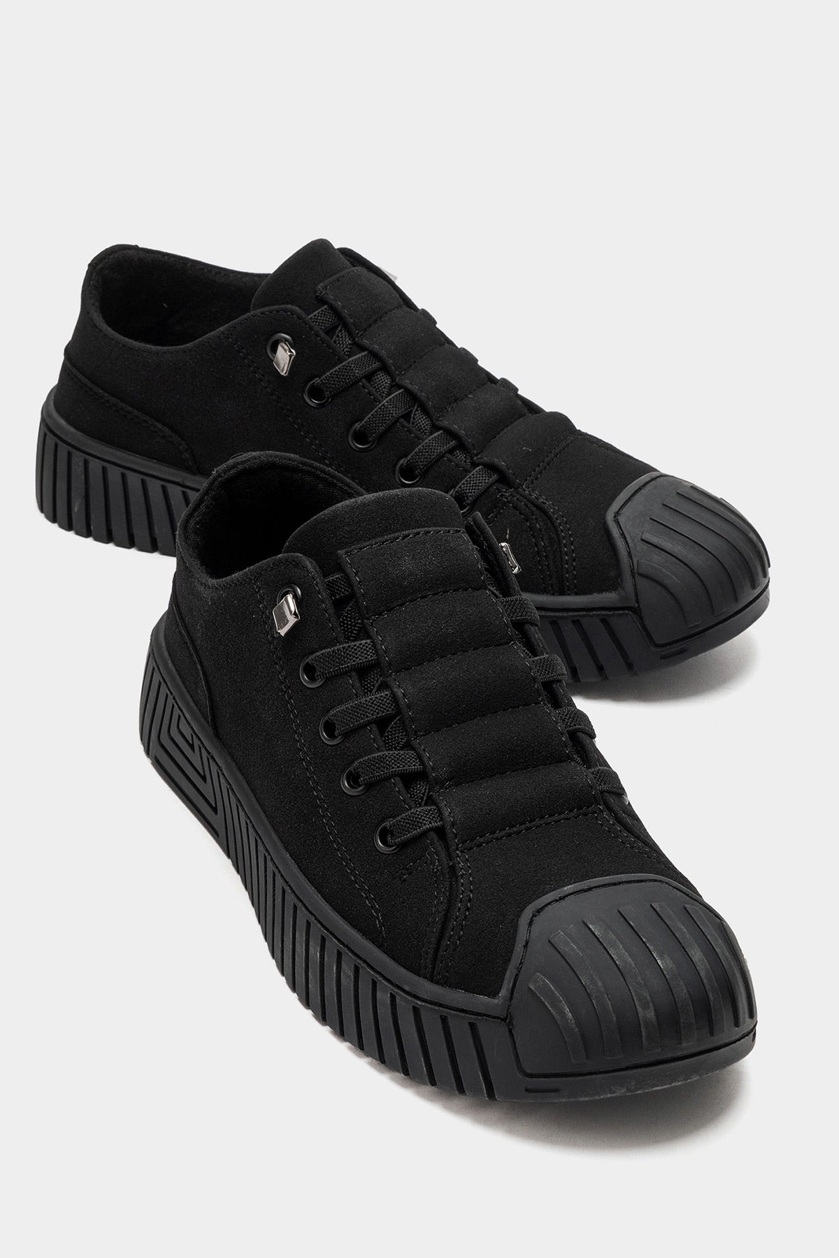 Kadın Siyah Nubuk Bağcıklı Kauçuk Burunlu Günlük Sneaker Vigor