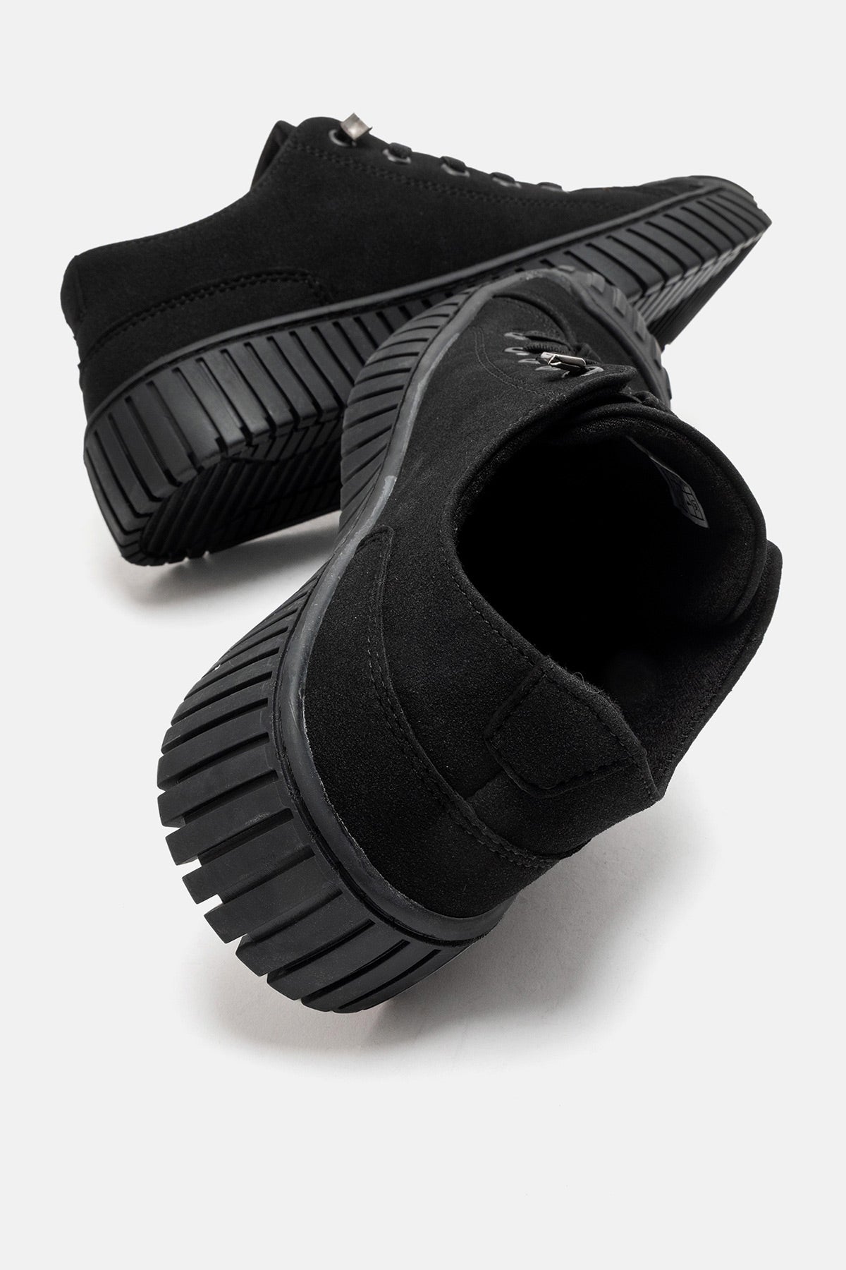 Kadın Siyah Nubuk Bağcıklı Kauçuk Burunlu Günlük Sneaker Vigor