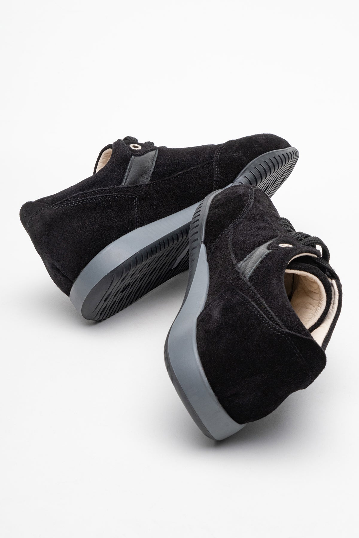 Kadın Hakiki Deri Siyah Süet Bağcıklı Kauçuk Tabanlı Sneaker Anika