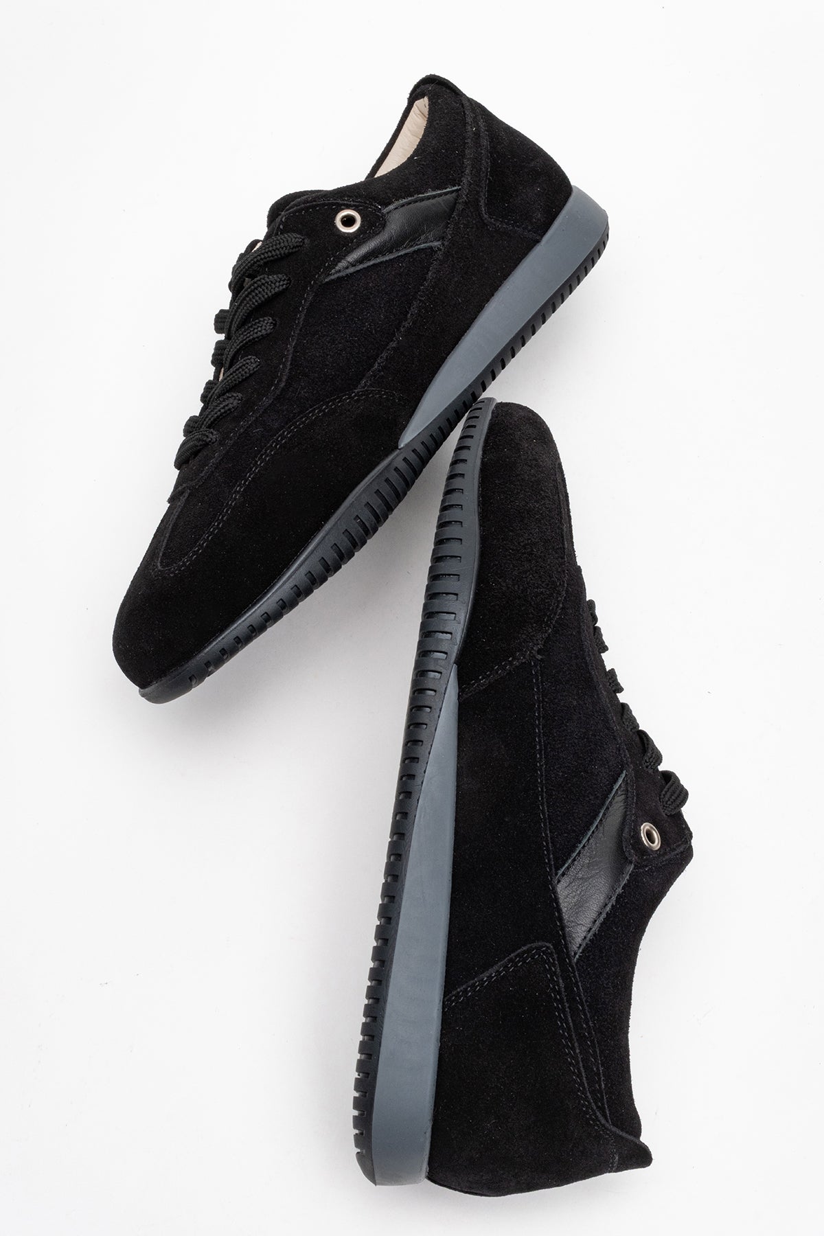 Kadın Hakiki Deri Siyah Süet Bağcıklı Kauçuk Tabanlı Sneaker Anika