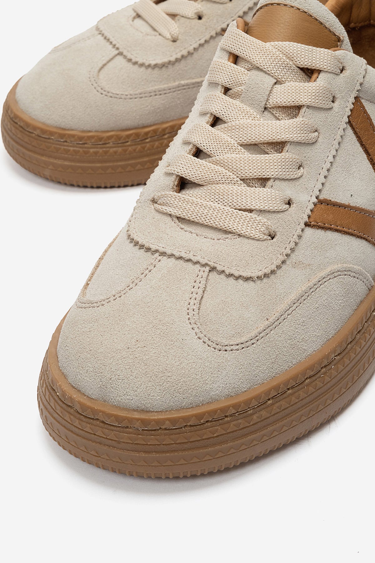 Kadın Hakiki Deri Bej Süet Bağcıklı Kauçuk Tabanlı Sneaker Jimena