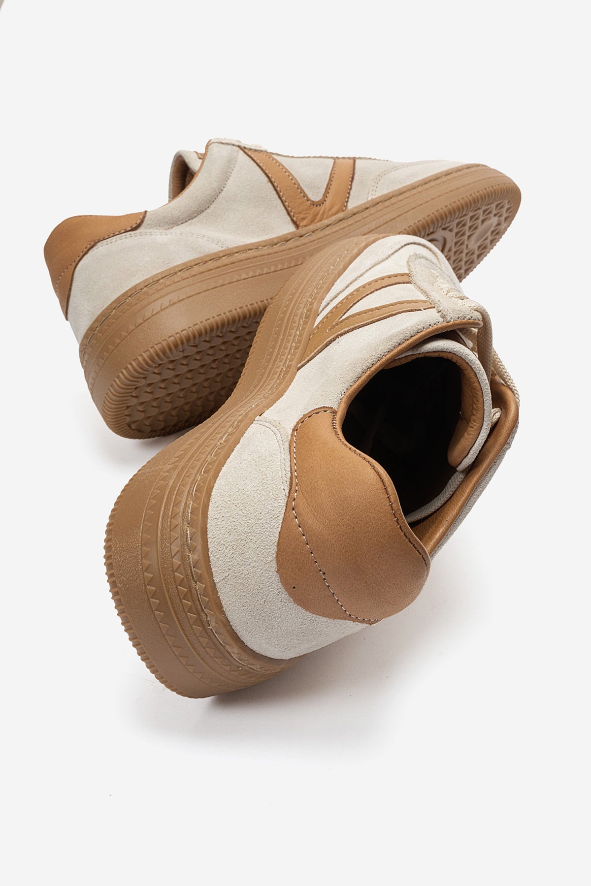 Kadın Hakiki Deri Bej Süet Bağcıklı Kauçuk Tabanlı Sneaker Jimena