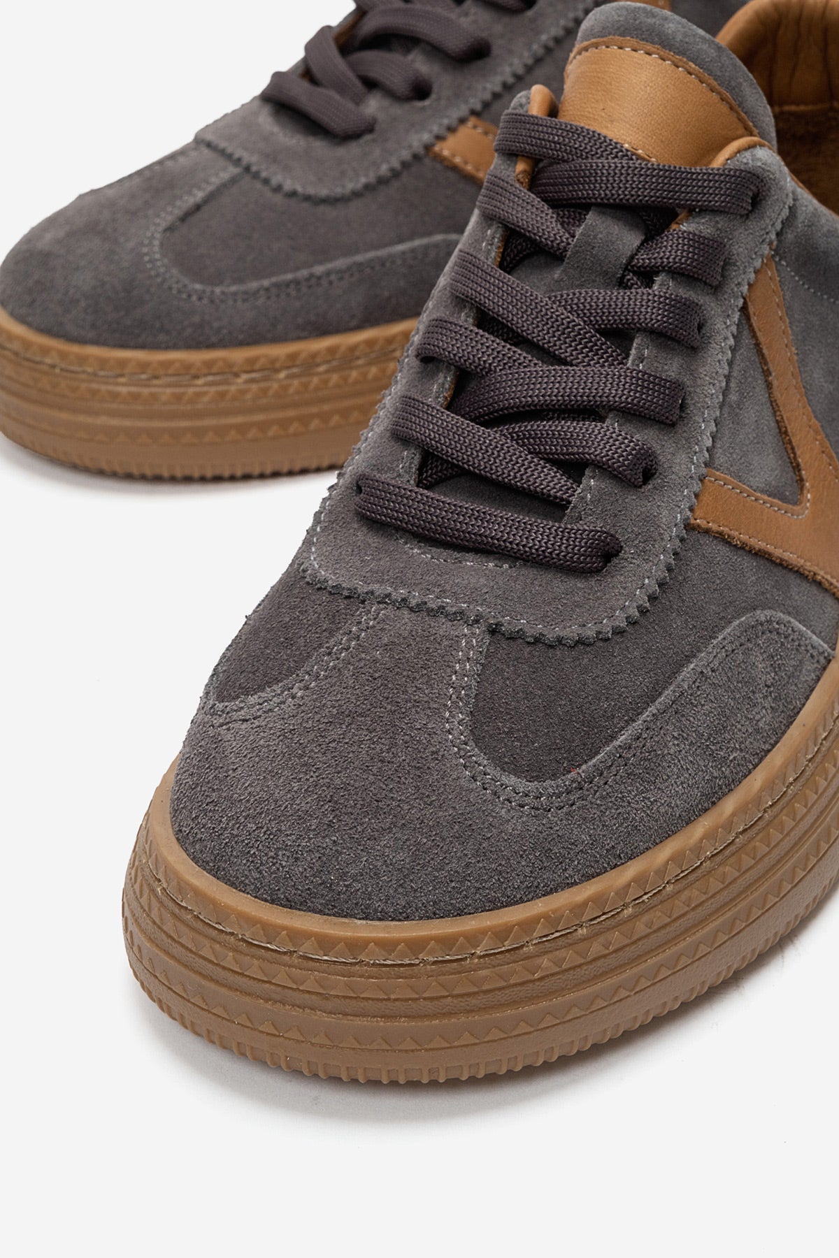 Kadın Hakiki Deri Gri Süet Bağcıklı Kauçuk Tabanlı Sneaker Jimena
