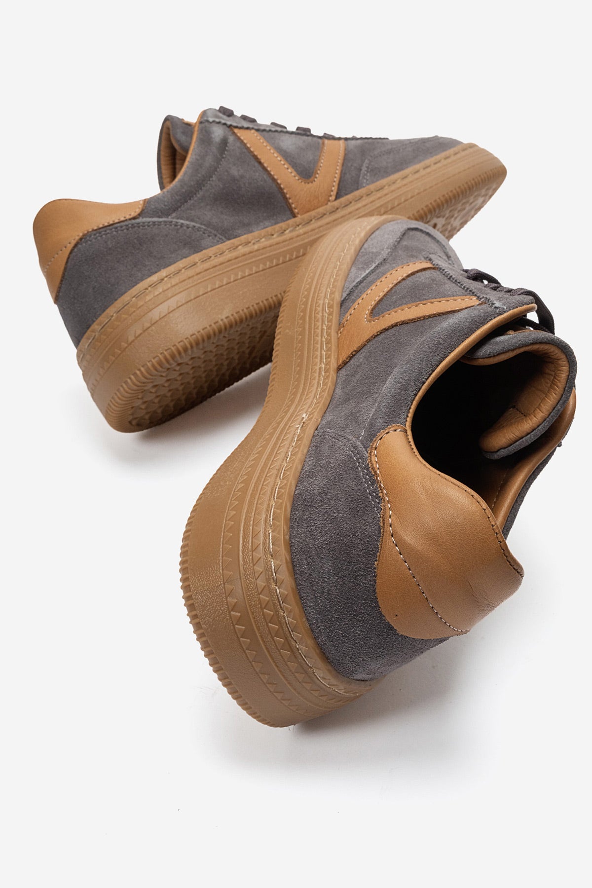 Kadın Hakiki Deri Gri Süet Bağcıklı Kauçuk Tabanlı Sneaker Jimena