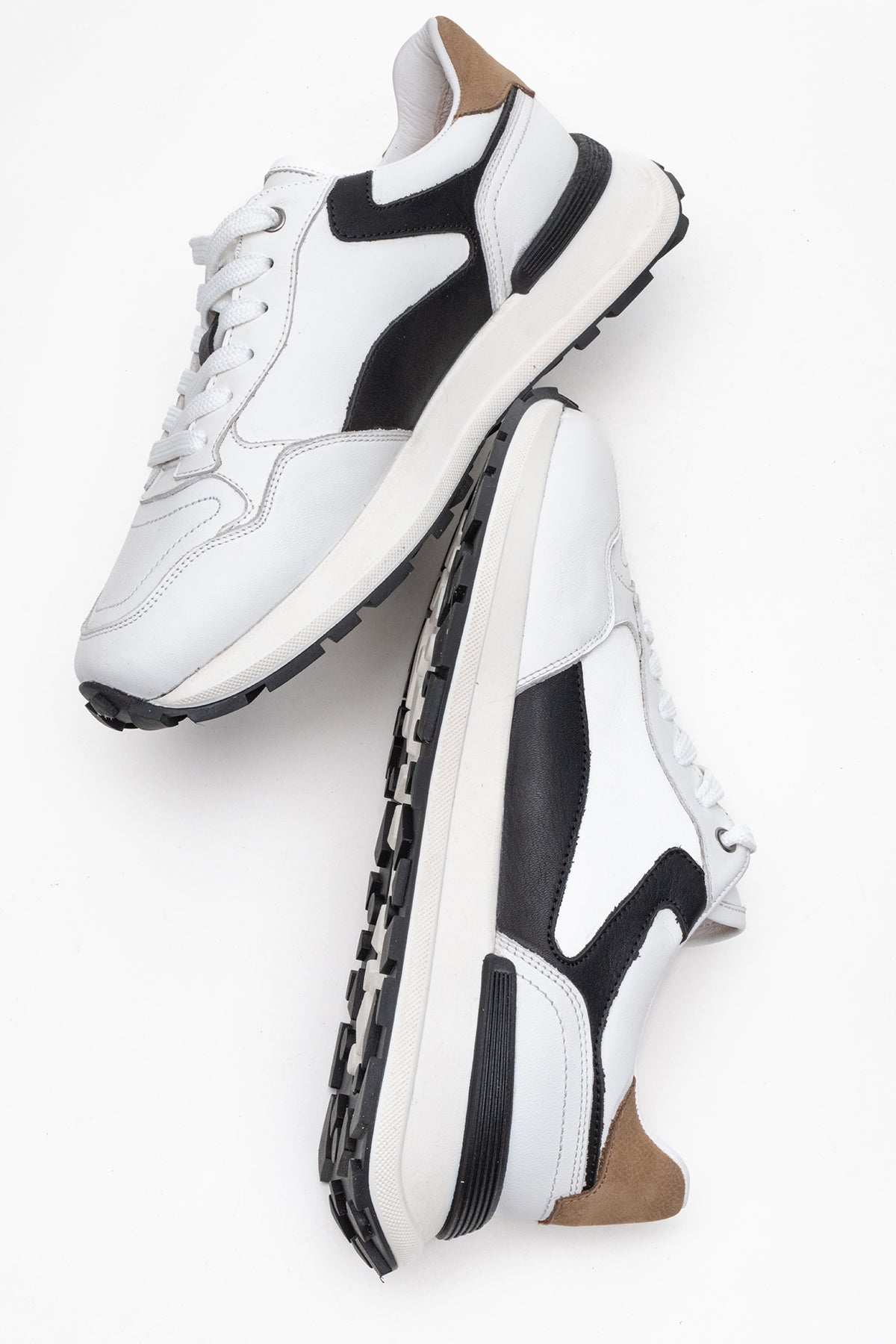 Kadın Hakiki Deri Beyaz Siyah Bağcıklı Kalın Tabanlı Sneaker Günlük Ayakkabı Mara