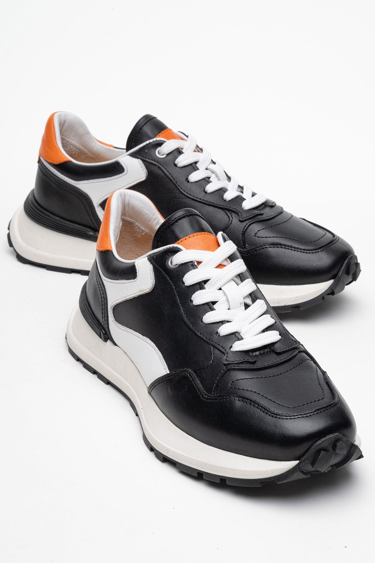 Kadın Hakiki Deri Siyah Beyaz Bağcıklı Kalın Tabanlı Sneaker Günlük Ayakkabı Mara