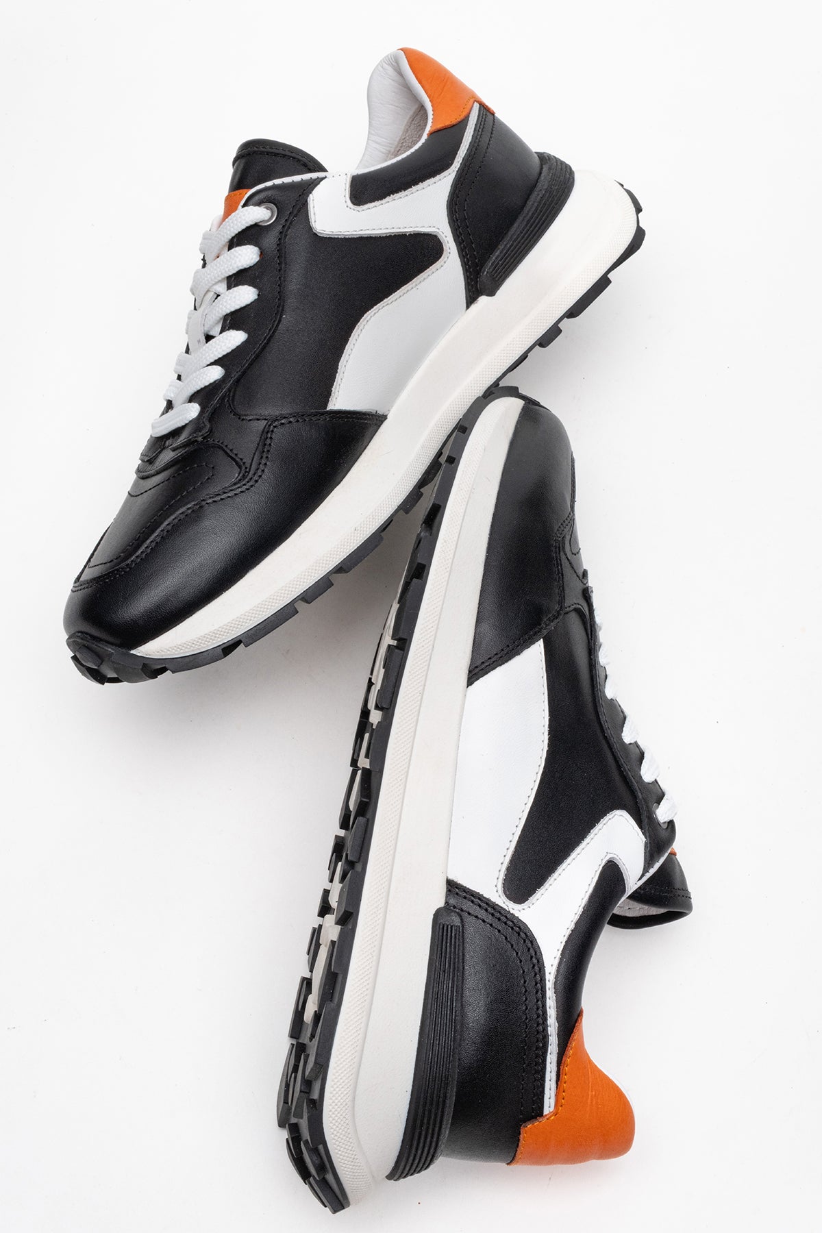 Kadın Hakiki Deri Siyah Beyaz Bağcıklı Kalın Tabanlı Sneaker Günlük Ayakkabı Mara