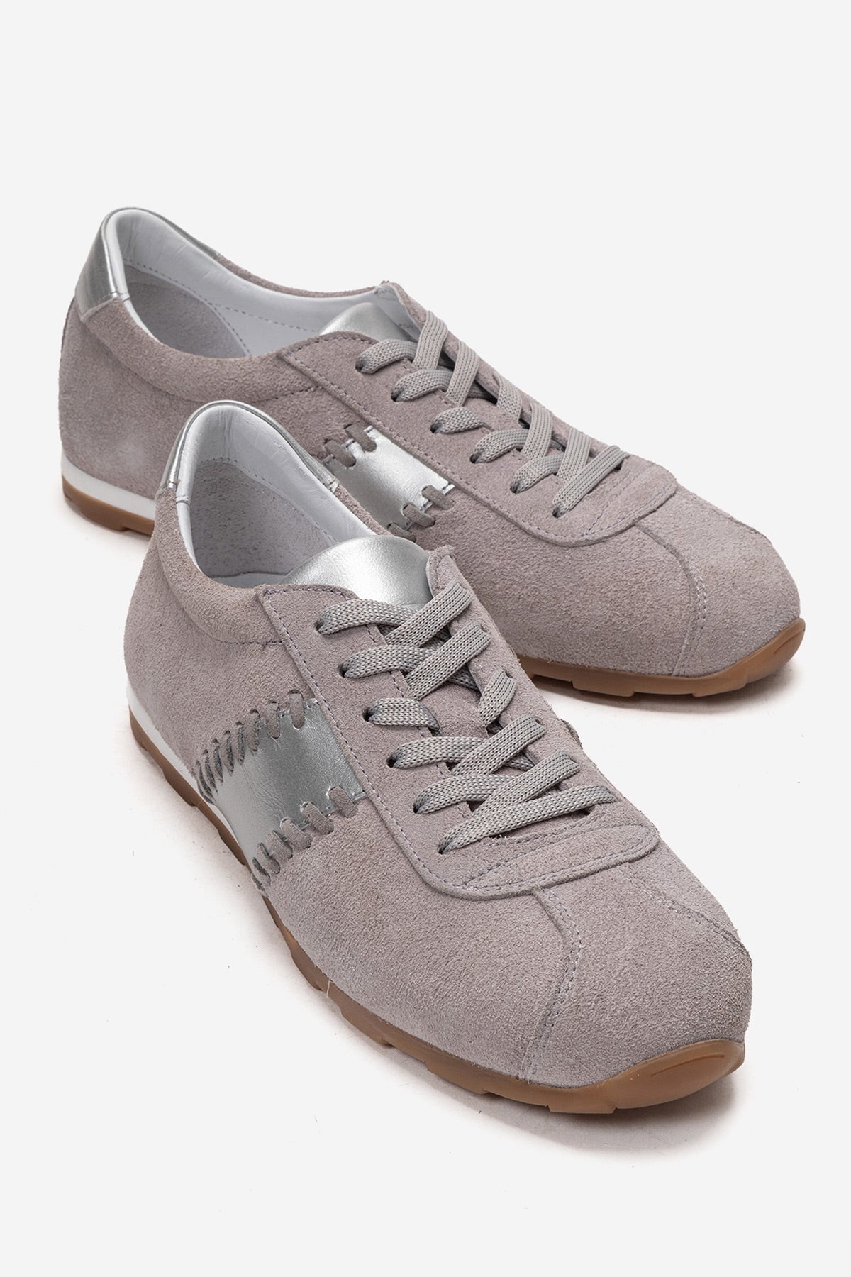 Kadın Hakiki Deri Gri Süet Altın Şeritli Bağcıklı Sneaker Günlük Ayakkabı Maxine