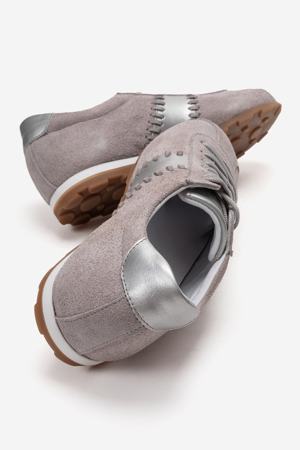 Kadın Hakiki Deri Gri Süet Altın Şeritli Bağcıklı Sneaker Günlük Ayakkabı Maxine