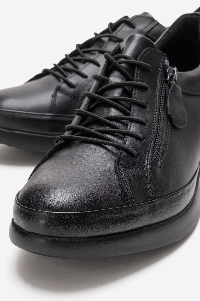 Kadın Hakiki Deri Siyah Bağcıklı Fermuarlı 4 cm Alçak Dolgu Topuklu Sneaker Karla