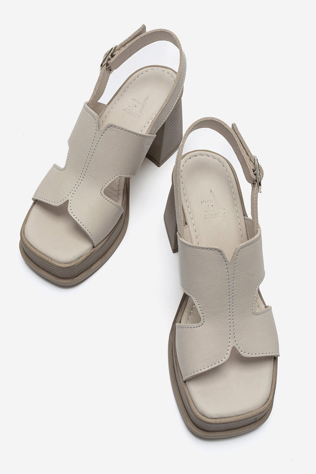 Kadın Hakiki Deri Ekru Köşeli Burun Tokalı 9 cm Platform Kalın Topuklu Sandalet Magda