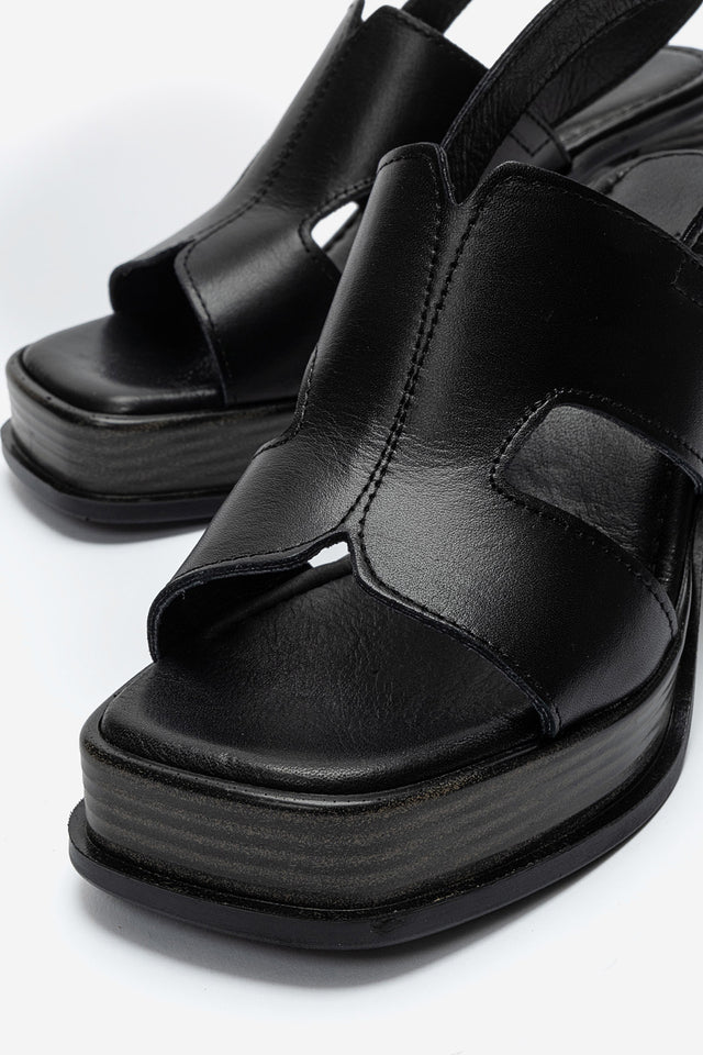 Kadın Hakiki Deri Siyah Köşeli Burun Tokalı 9 cm Platform Kalın Topuklu Sandalet Magda