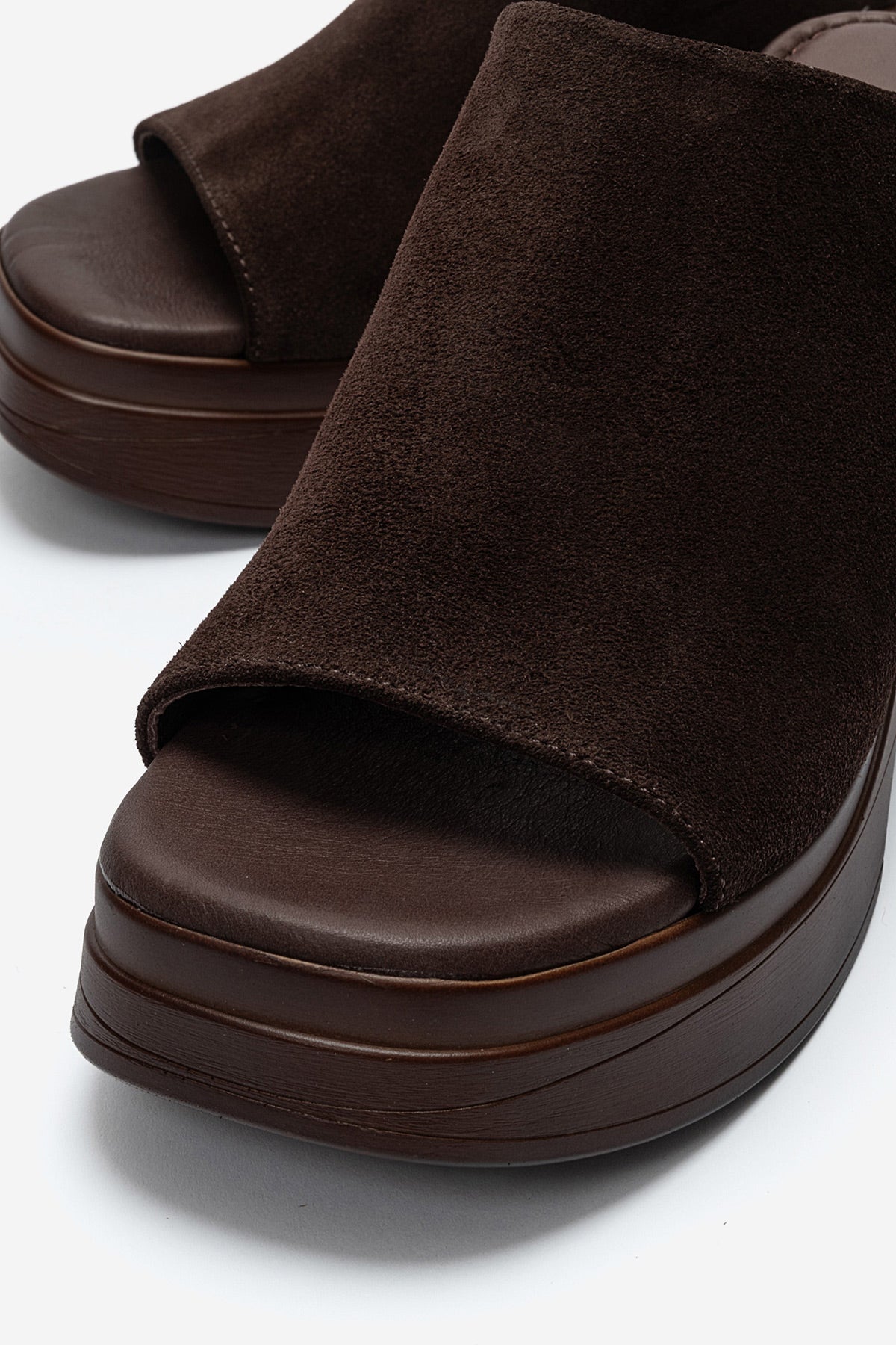 Kadın Hakiki Deri Kahve Süet 10 cm Platform Topuklu Terlik Flora