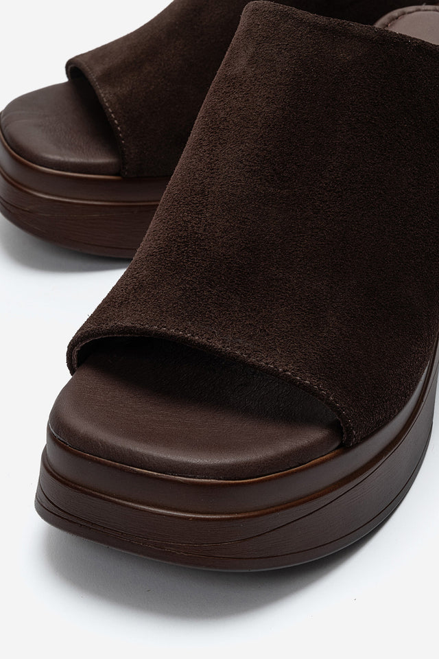 Kadın Hakiki Deri Kahve Süet 10 cm Platform Topuklu Terlik Flora