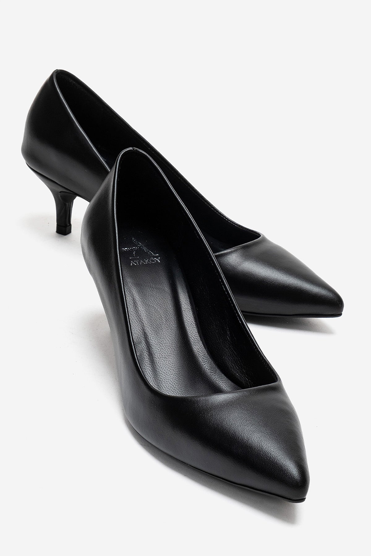 Kadın Hakiki Deri Siyah Sivri Burun Kısa 5 cm Orta Topuklu Stiletto Rossana