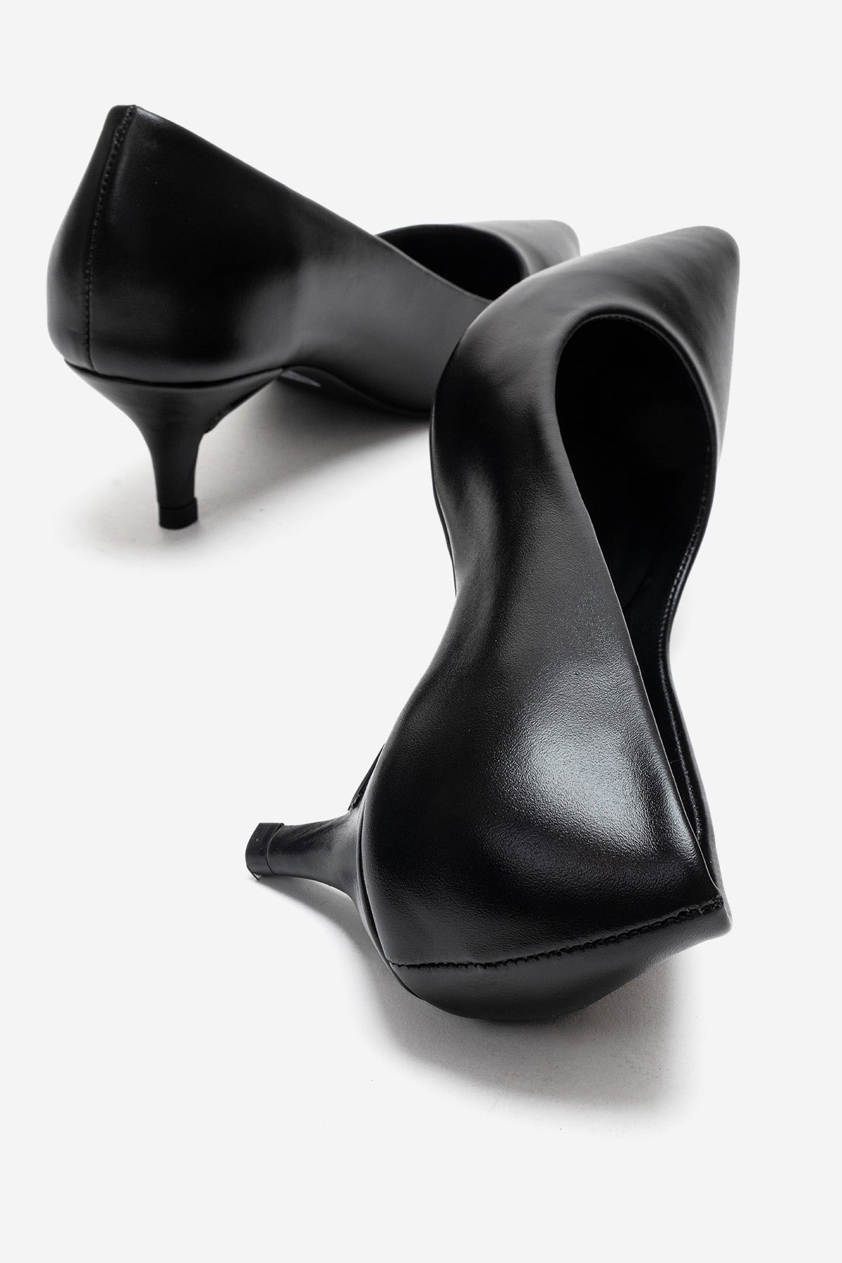 Kadın Hakiki Deri Siyah Sivri Burun Kısa 5 cm Orta Topuklu Stiletto Rossana