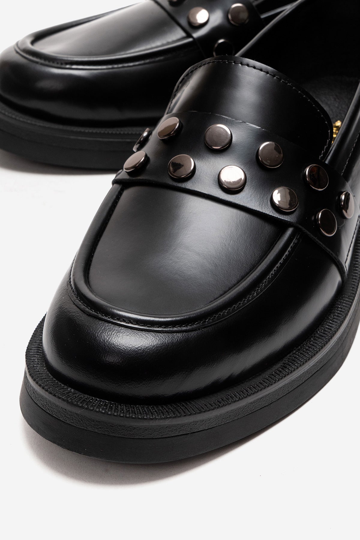 Kadın Hakiki Deri Siyah Açma Metal Zımbalı Kalın Taban Loafer Rimini