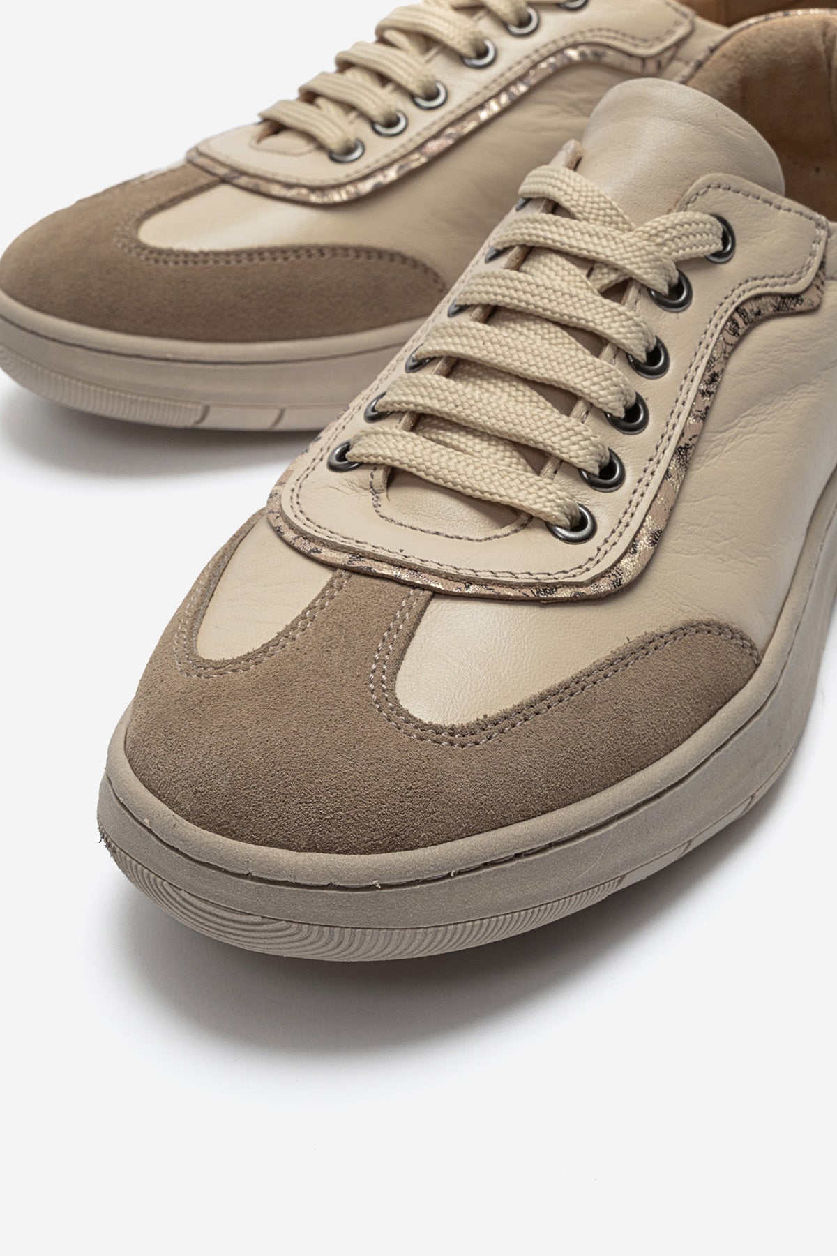 Kadın Hakiki Deri Bej Süet Bağcıklı Kalın Tabanlı Sneaker Uma