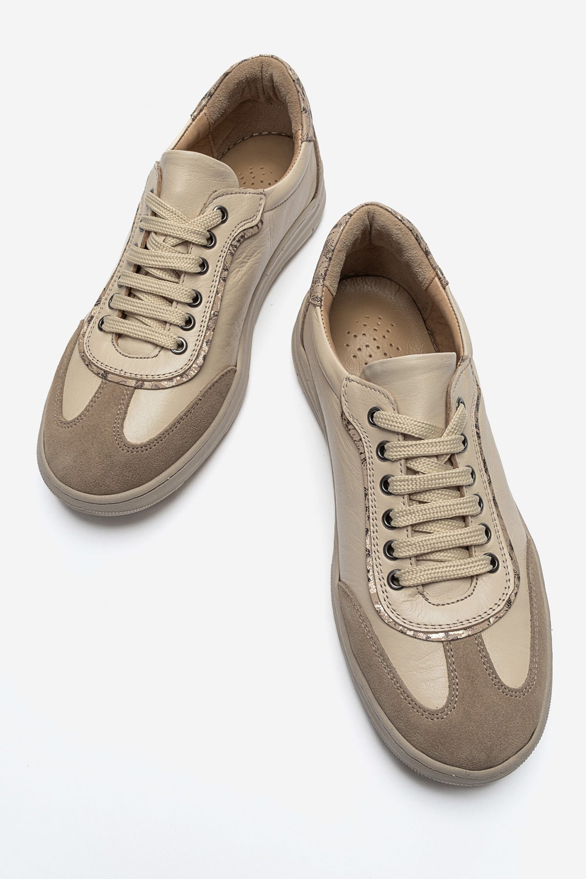 Kadın Hakiki Deri Bej Süet Bağcıklı Kalın Tabanlı Sneaker Uma