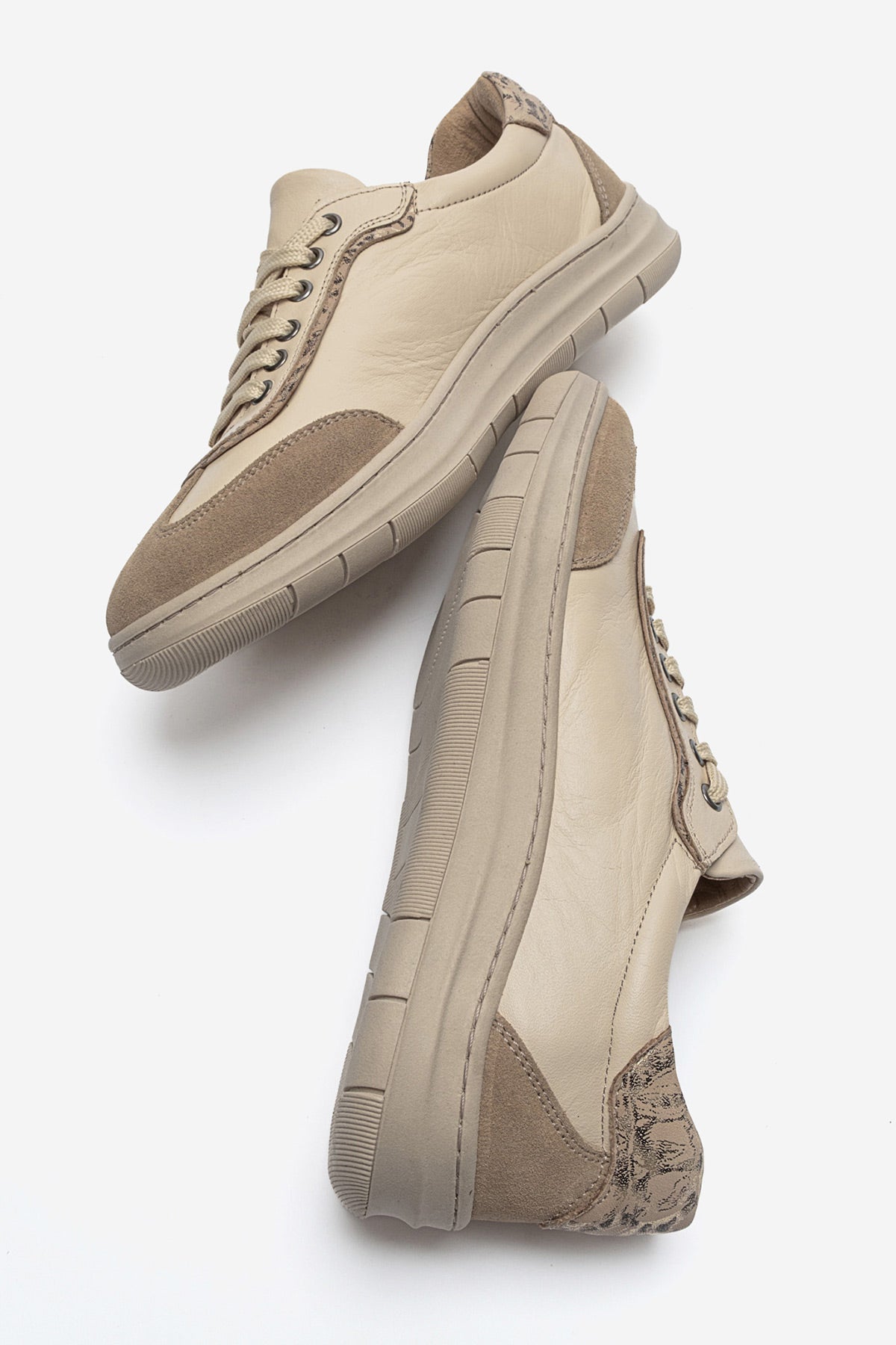 Kadın Hakiki Deri Bej Süet Bağcıklı Kalın Tabanlı Sneaker Uma