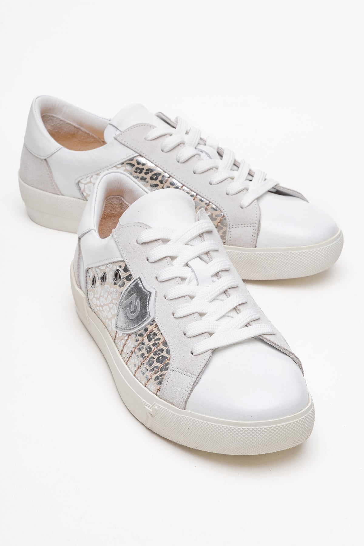 Kadın Hakiki Deri Beyaz Gümüş Detaylı Kauçuk Taban Sneaker Cleo