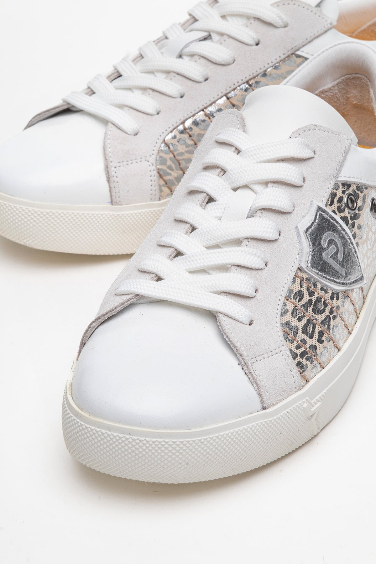 Kadın Hakiki Deri Beyaz Gümüş Detaylı Kauçuk Taban Sneaker Cleo