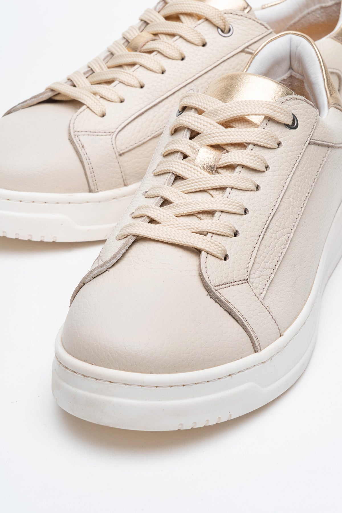Kadın Hakiki Deri Bej Altın Floter Altın Detaylı Kalın Taban Sneaker Dara