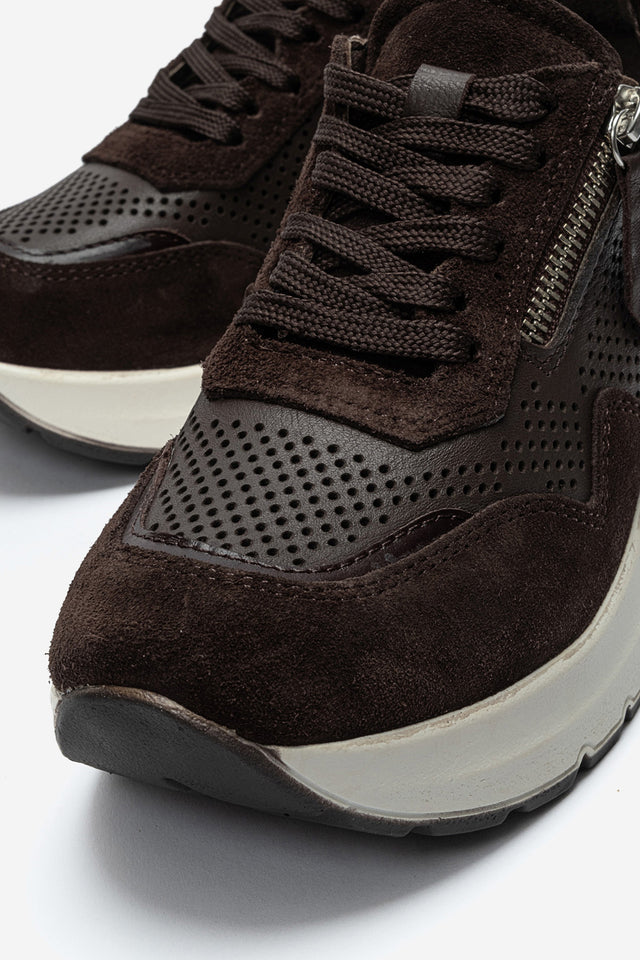 Kadın Hakiki Deri Kahve Süet Lazer Kesim Dolgu Topuklu Sneaker Tia