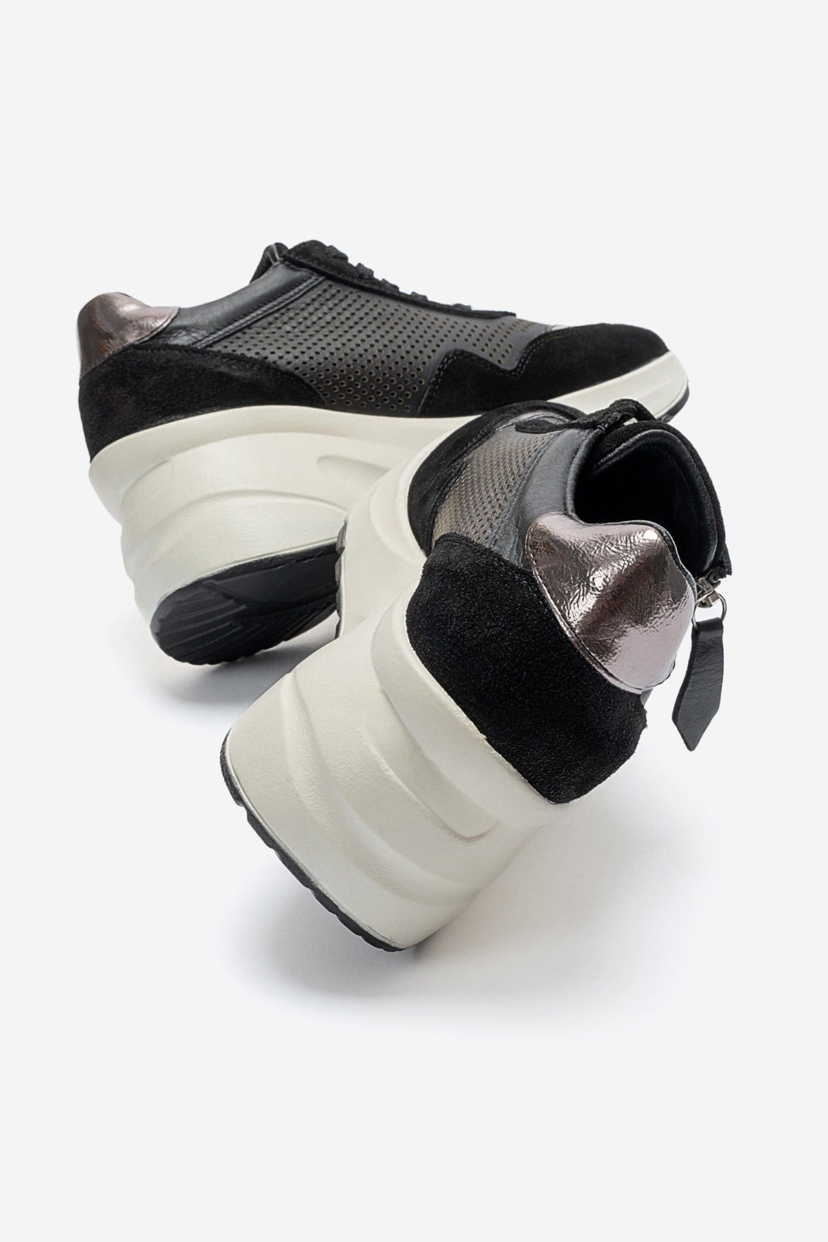 Kadın Hakiki Deri Siyah Süet Lazer Kesim Dolgu Topuklu Sneaker Tia