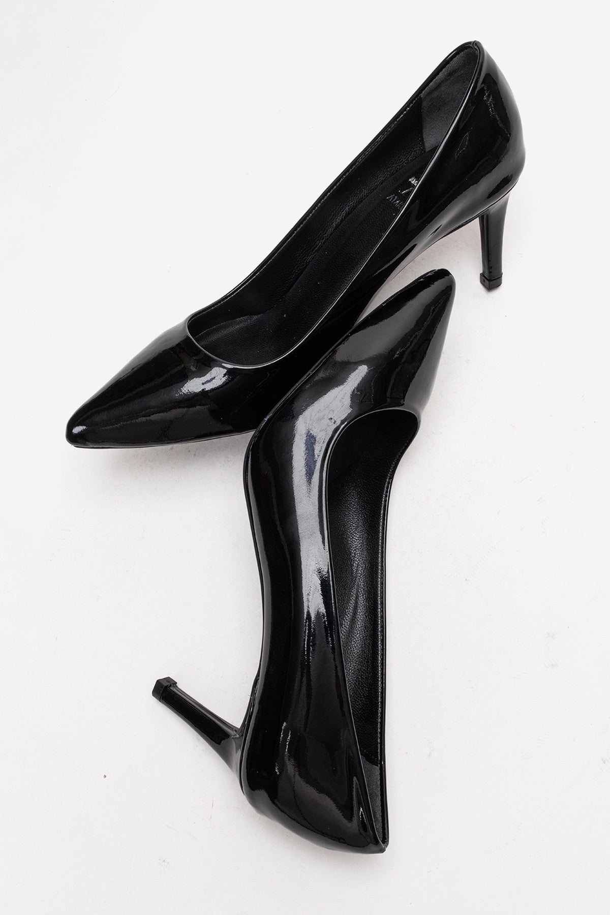 Kadın Hakiki Deri Siyah Rugan Sivri Burun 8 cm Yüksek İnce Topuklu Klasik Stiletto Romina