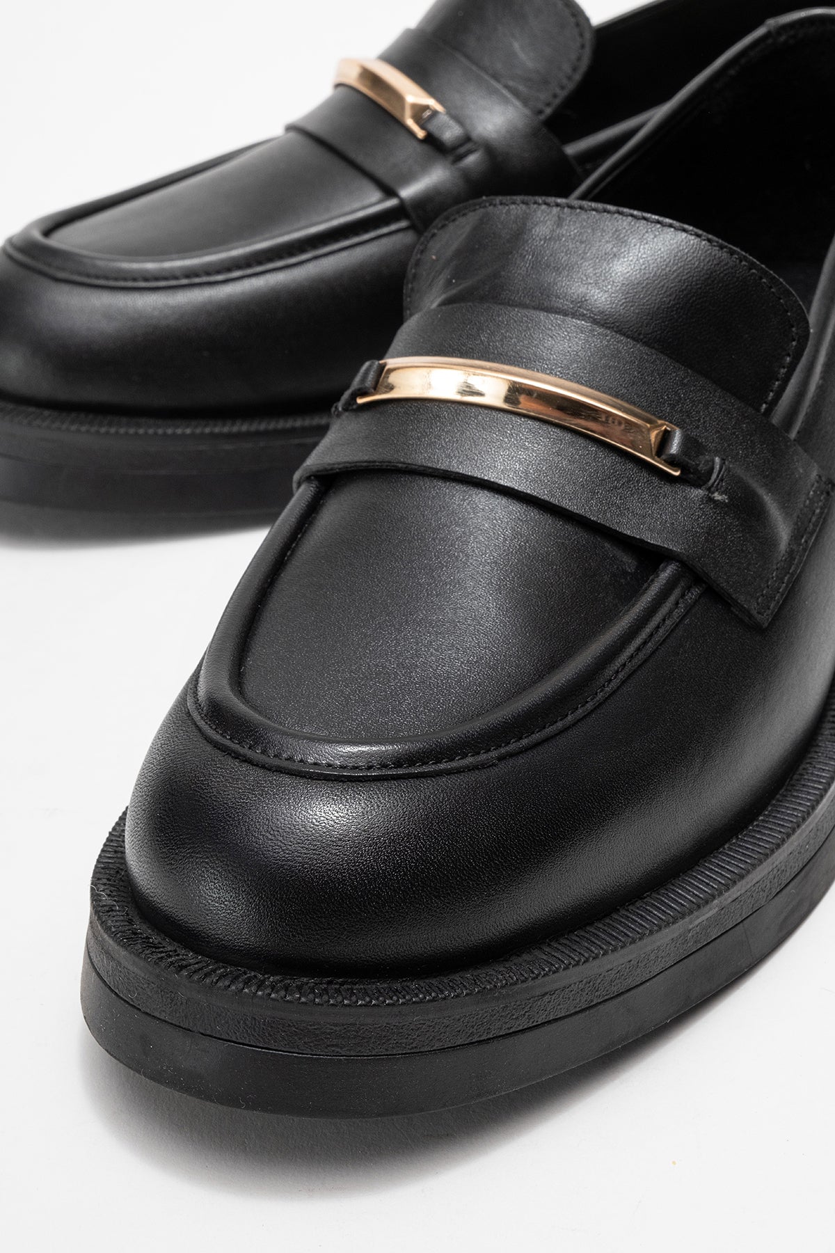 Kadın Hakiki Deri Siyah Altın Metal Tokalı Kalın Taban Loafer Bolzano