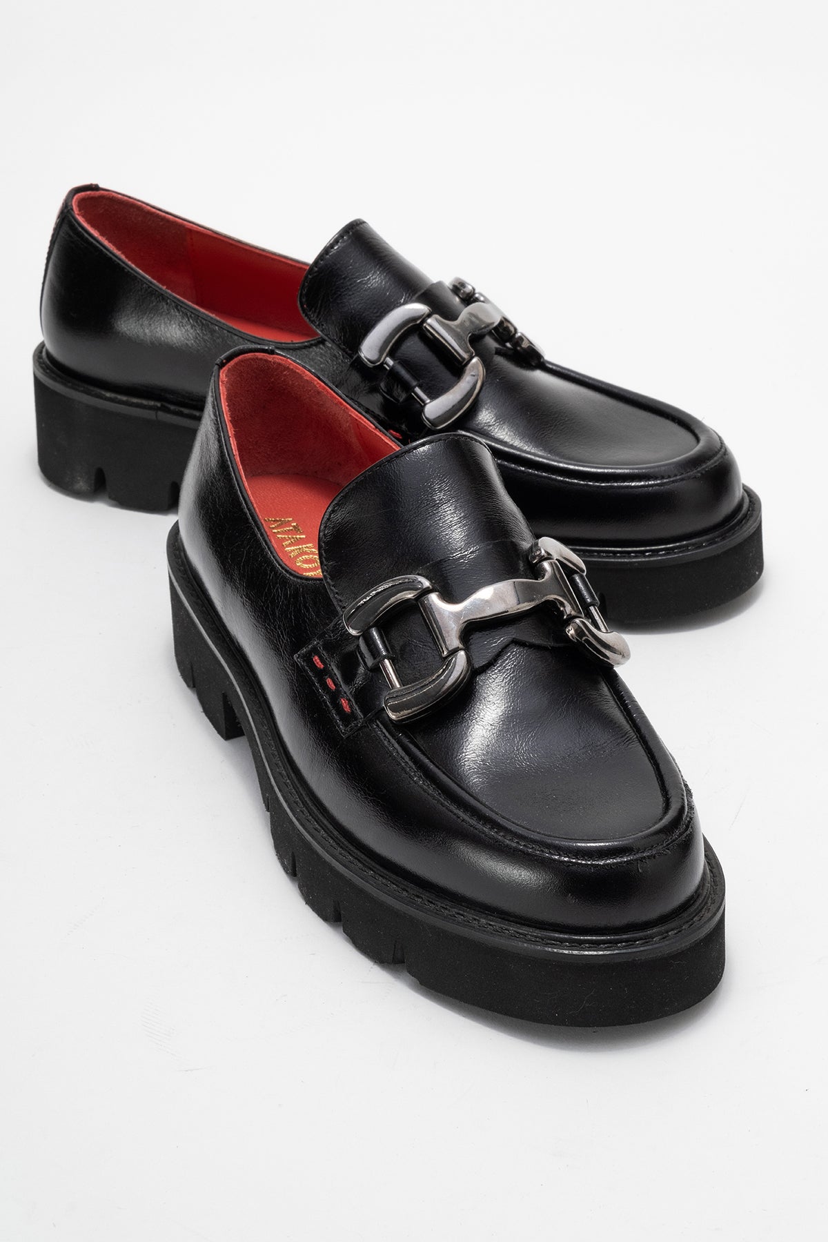 Kadın Hakiki Deri Siyah Dokulu Gümüş Tokalı Kalın Tırtıklı Taban Loafer Asti