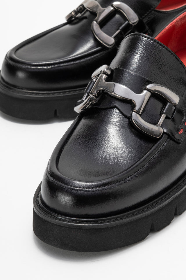Kadın Hakiki Deri Siyah Dokulu Gümüş Tokalı Kalın Tırtıklı Taban Loafer Asti