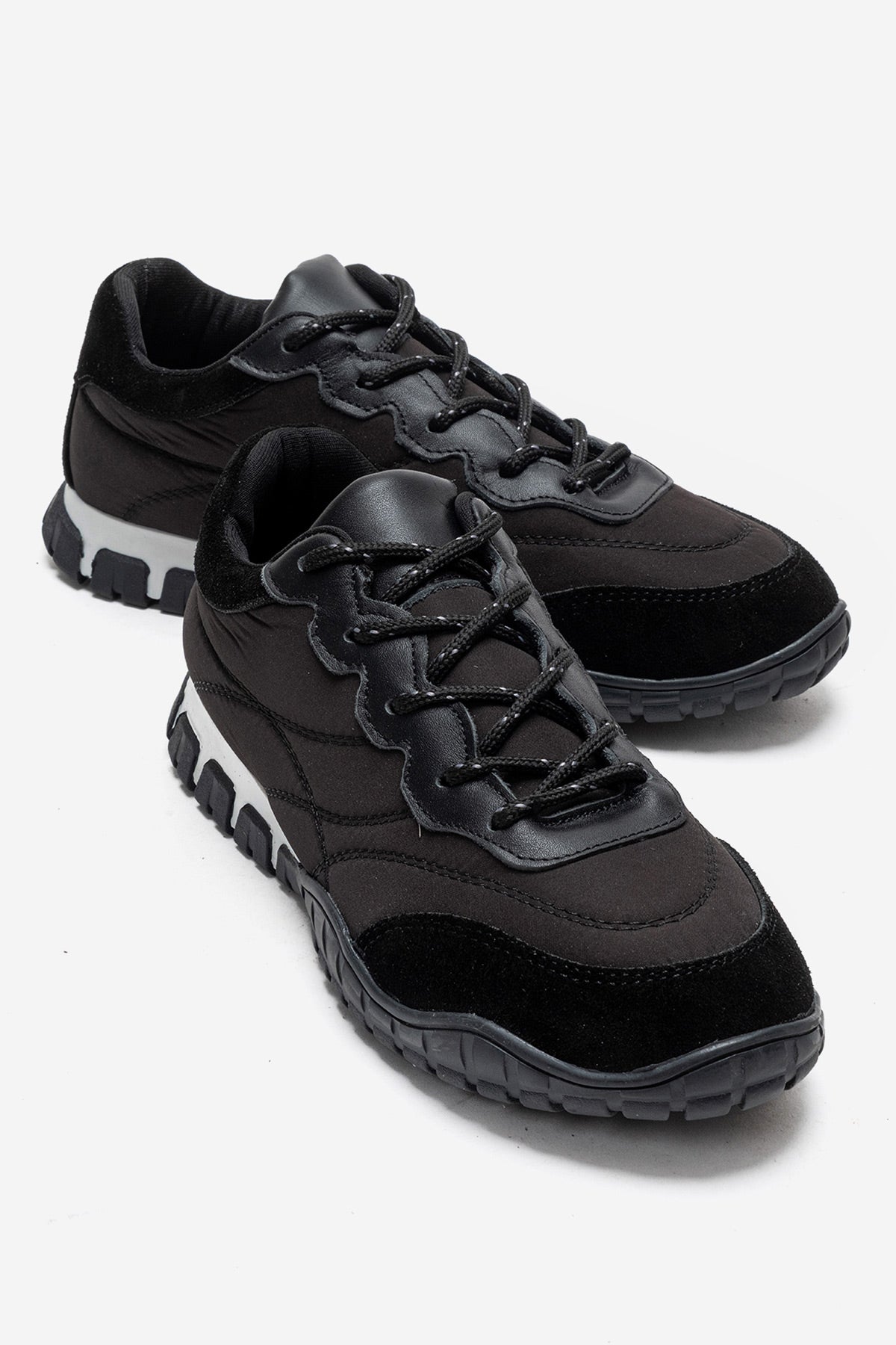 Kadın Siyah Bağcıklı Tırtıklı Kauçuk Tabanlı Sneaker Ayakkabı Rea