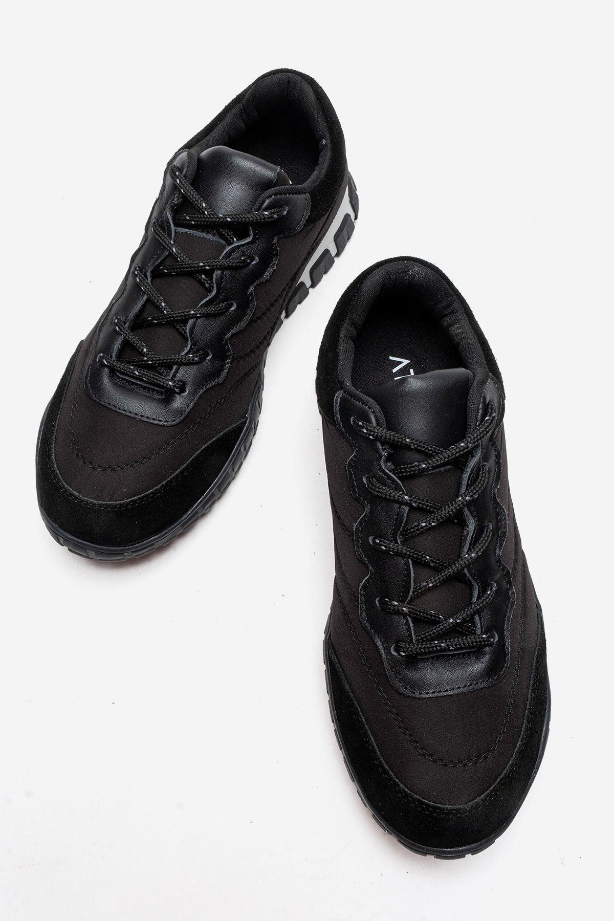 Kadın Siyah Bağcıklı Tırtıklı Kauçuk Tabanlı Sneaker Ayakkabı Rea