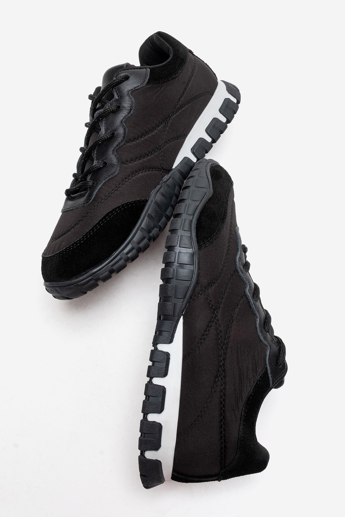 Kadın Siyah Bağcıklı Tırtıklı Kauçuk Tabanlı Sneaker Ayakkabı Rea