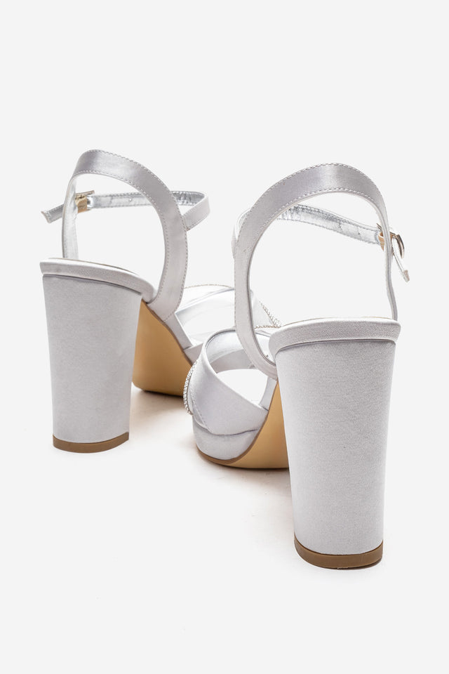 Kadın Gümüş Saten Taşlı Çapraz Bantlı 10 cm Platform Kalın Topuklu Sandalet Bellina