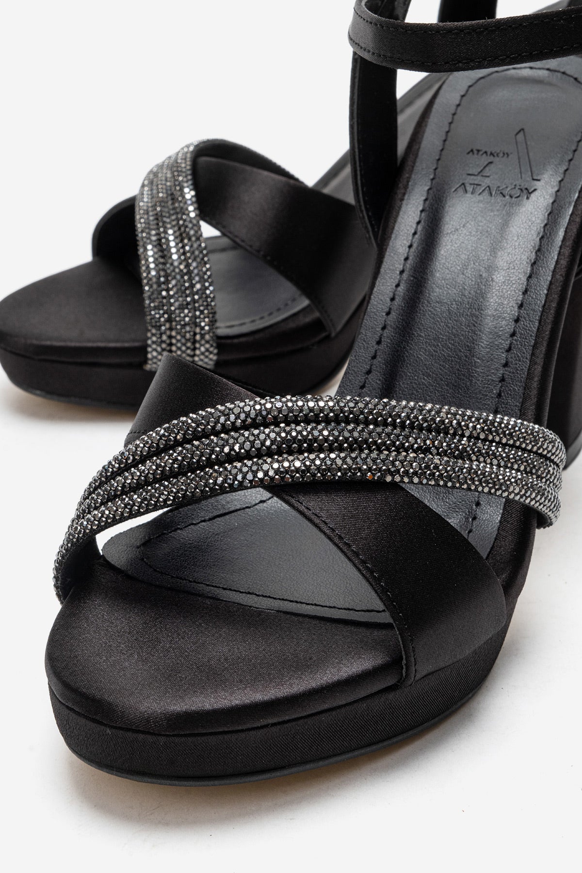Kadın Siyah Saten Taşlı Çapraz Bantlı 10 cm Platform Kalın Topuklu Sandalet Bellina