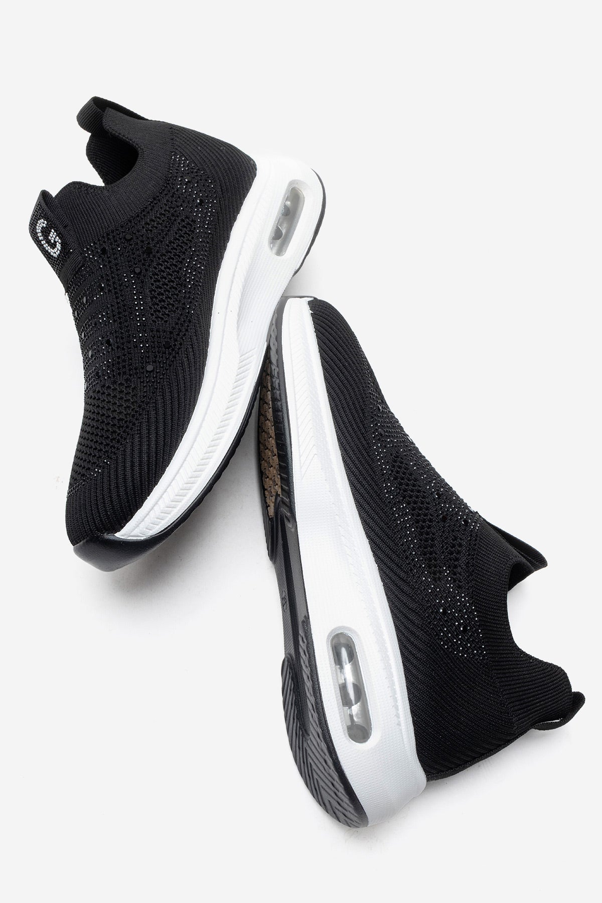 Kadın Siyah Taş Detaylı Bağcıksız Hafif Tabanlı Sneaker Colomba