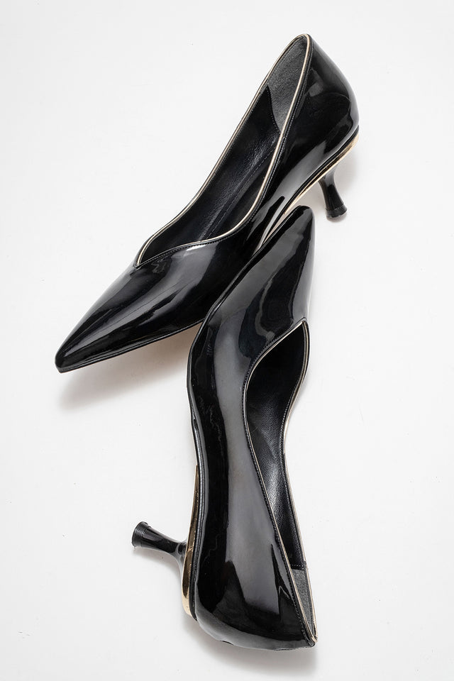 Kadın Hakiki Deri Siyah Rugan Sivri Burun 5 cm Orta İnce Topuklu Klasik Stiletto Ayakkabı Gabriella